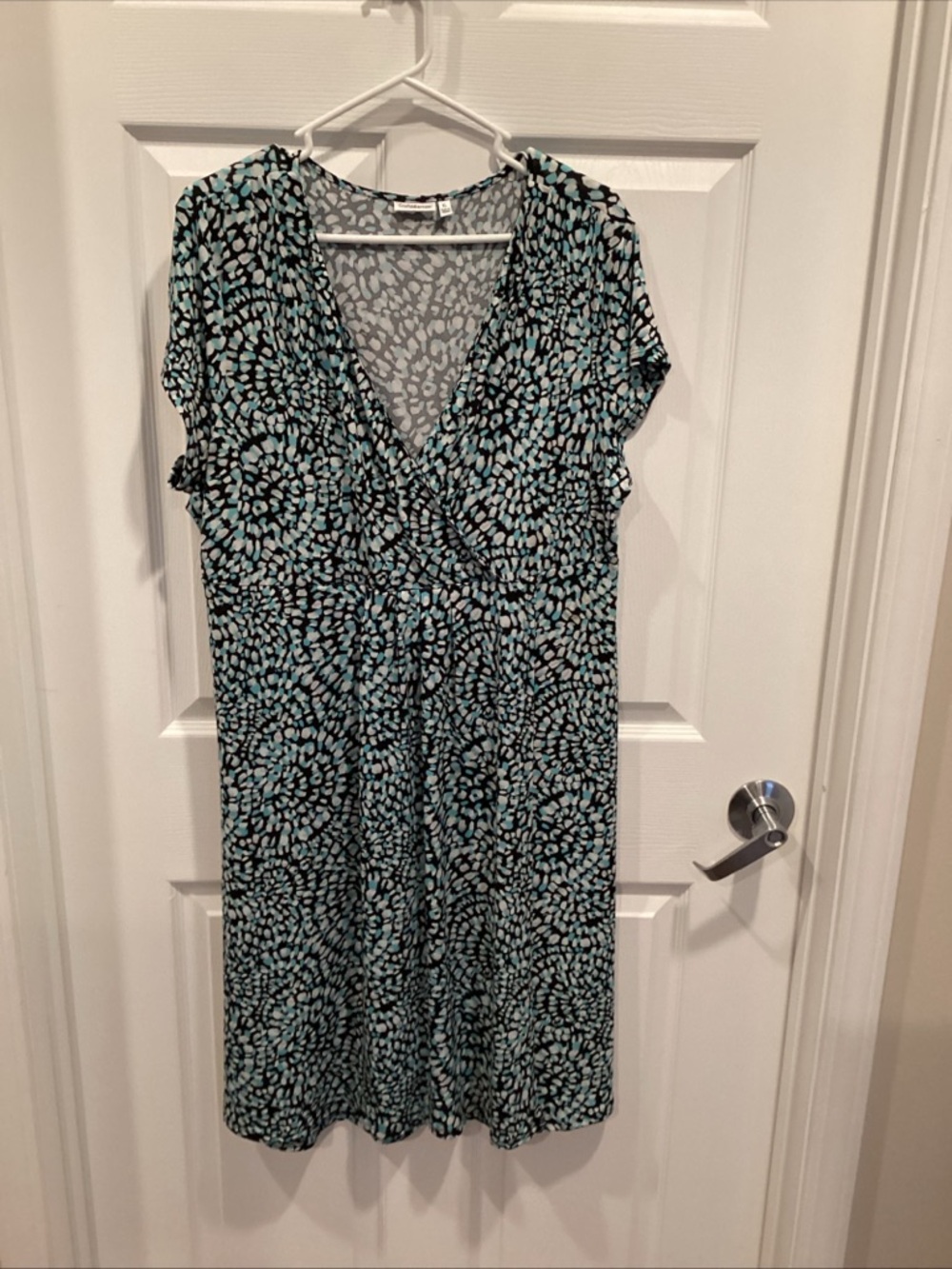 Croft & BarrowWomen’s Black and Aqua Printed V-Neck Dress